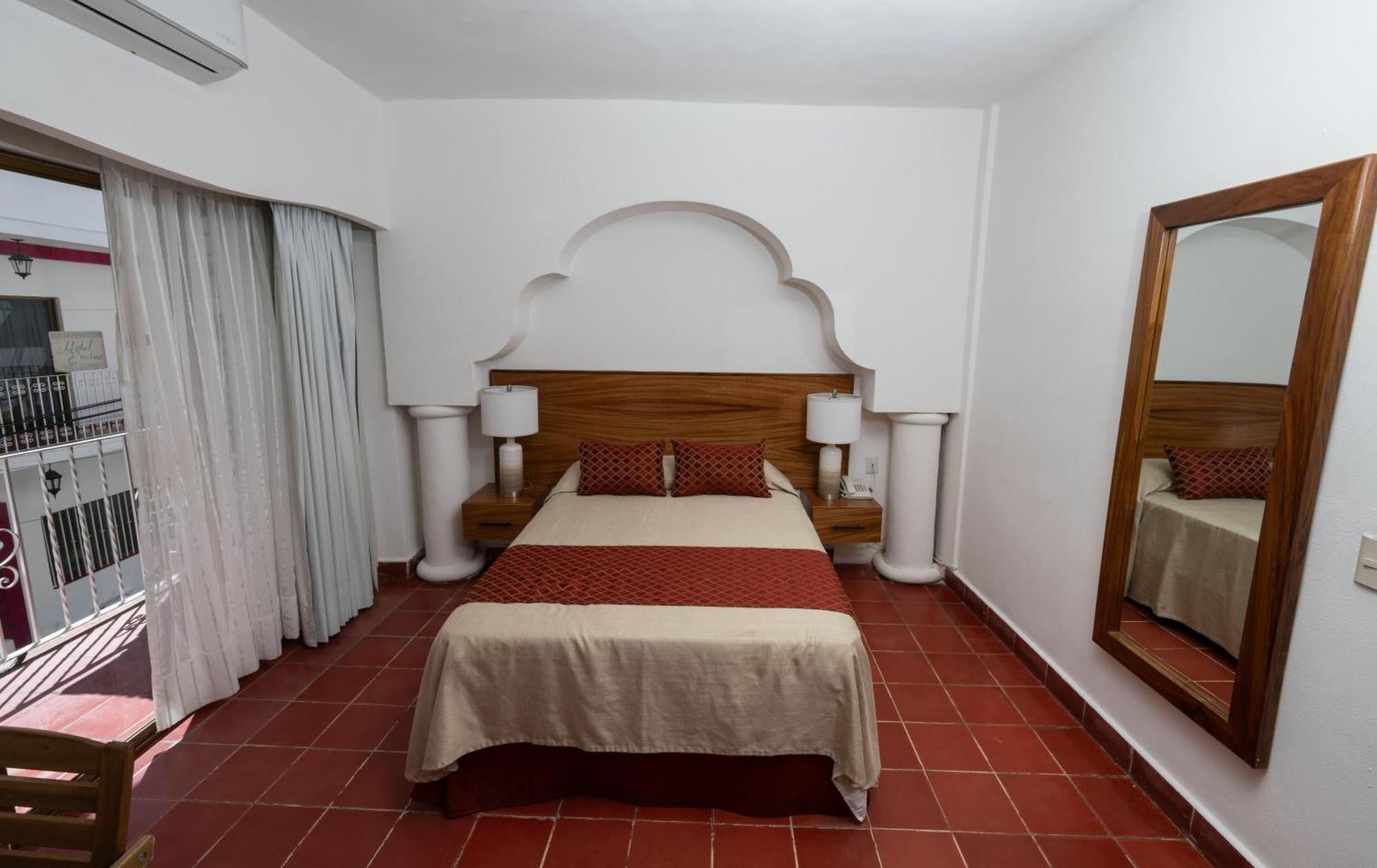 Hotel Encino Malecon Centro Puerto Vallarta Room photo